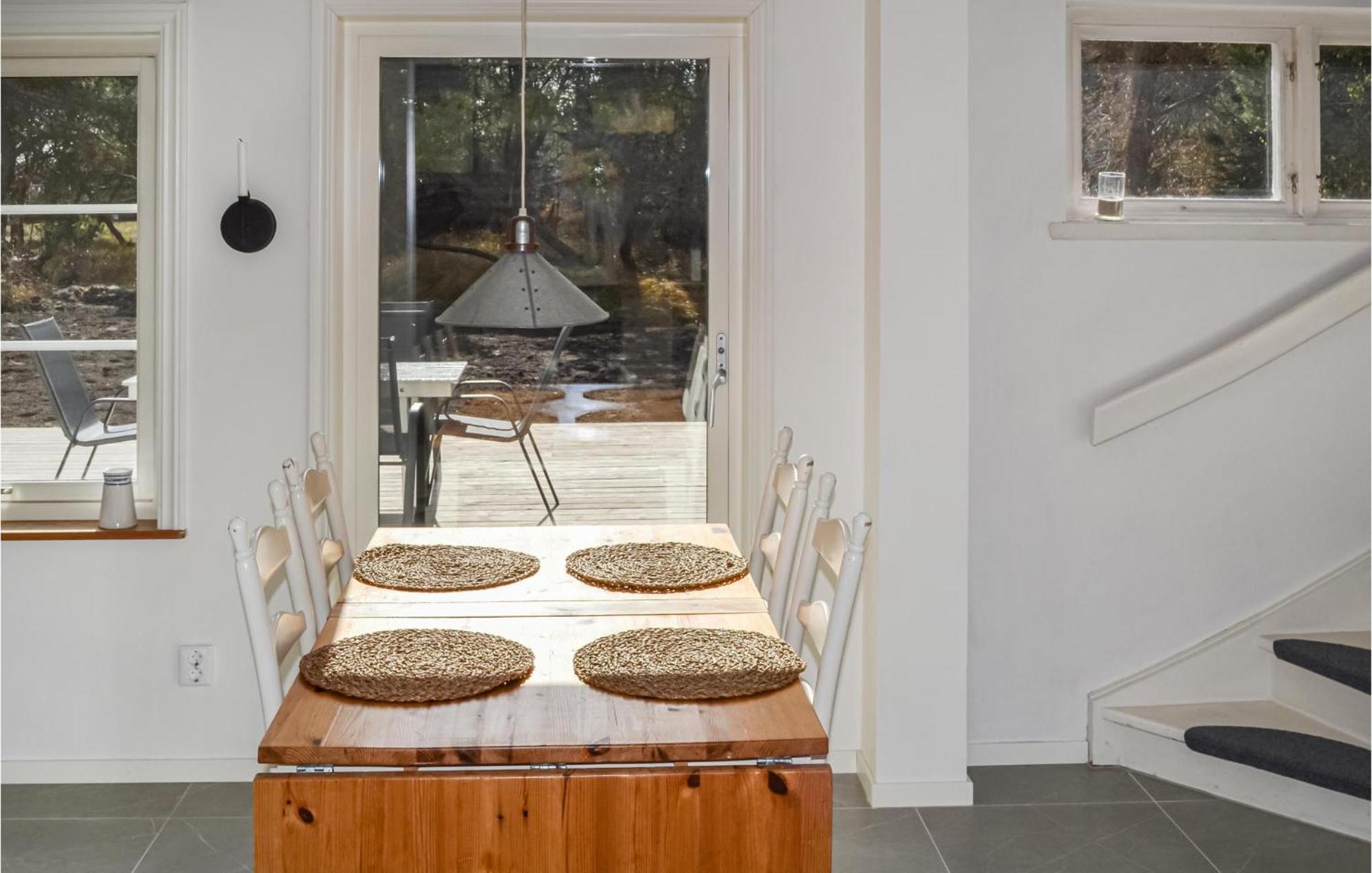 Gorgeous Home In Borrby With Wifi מראה חיצוני תמונה
